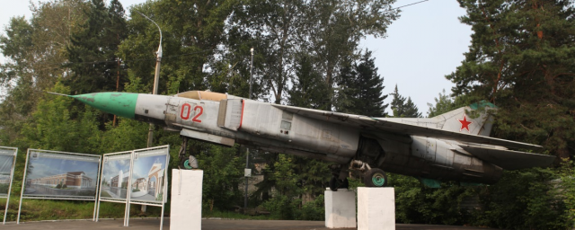 На территории иркутской школы №21 появится самолет-памятник «МИГ-23»