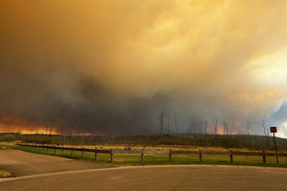 В Канаде из-за лесного пожара эвакуировали 6000 человек