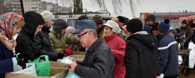 Жители Ярославля собрали новогодние подарки для бездомных‍