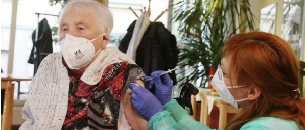 В Германии стартовала массовая вакцинация от COVID-19