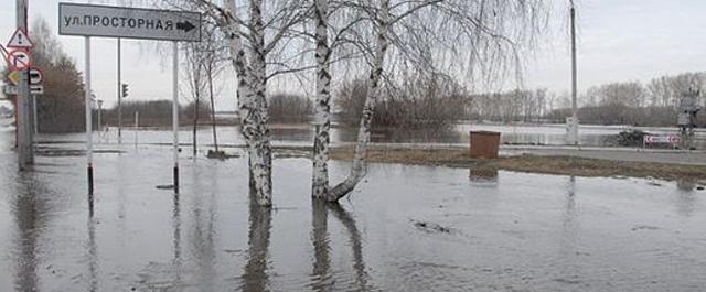 В Барнауле из-за подтопления перекрыли движение по улице Просторная