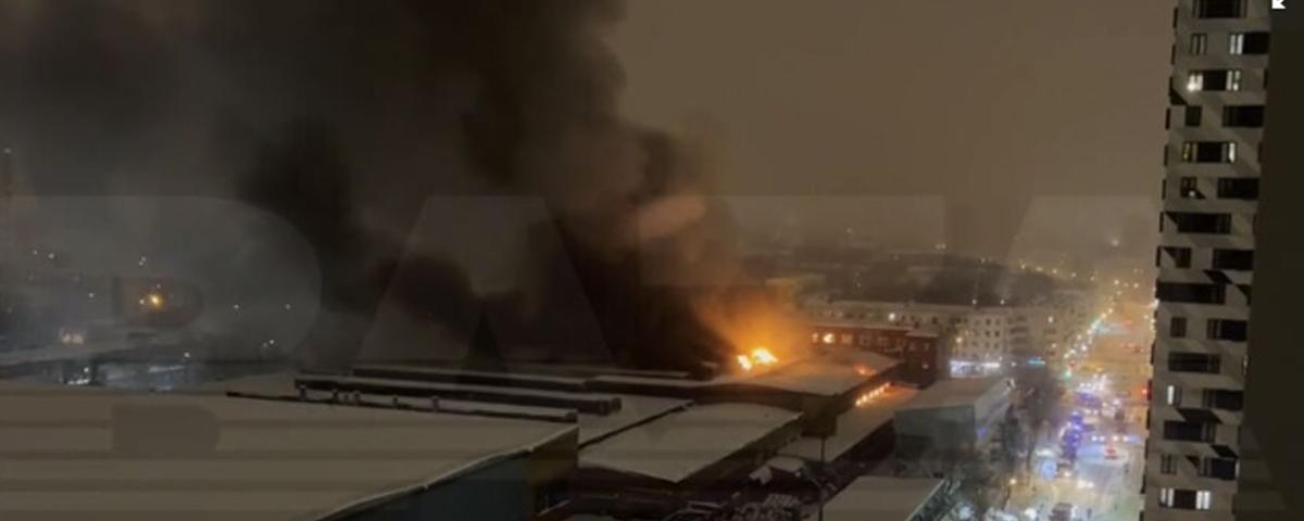 В Москве пожару на заводе спецавтомобилей присвоили второй уровень сложности