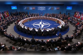 Журналист Карлсон задался вопросом о смысле существования НАТО