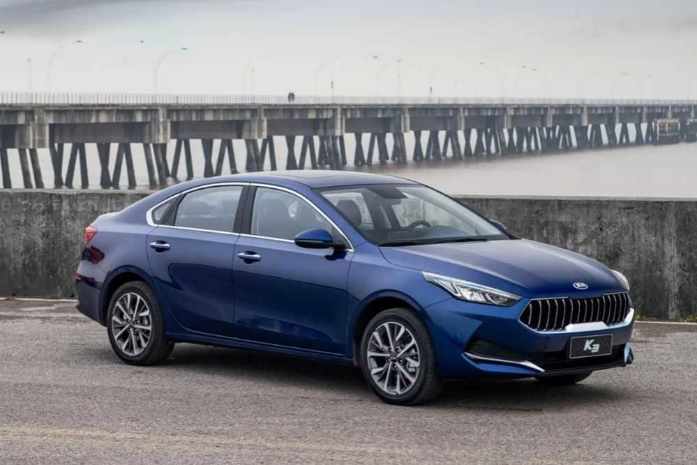 «Дешевле Весты»: в Россию по параллельному импорту хлынули седаны Kia K3 — цены стартуют от 1,5 млн рублей