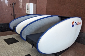 В капсулах для сна на вокзале отдохнули более 1000 человек в Новосибирске, услуга популярна у путешественников