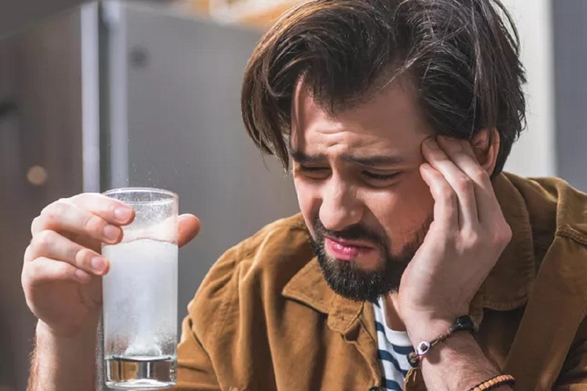 Нарколог Исаев предупредил россиян об опасности похмельного синдрома