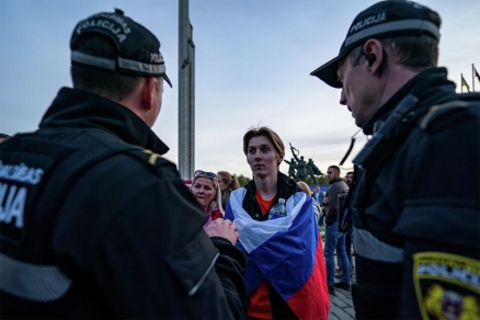 В Латвии возбудили более 60 уголовных дел за празднование Дня Победы