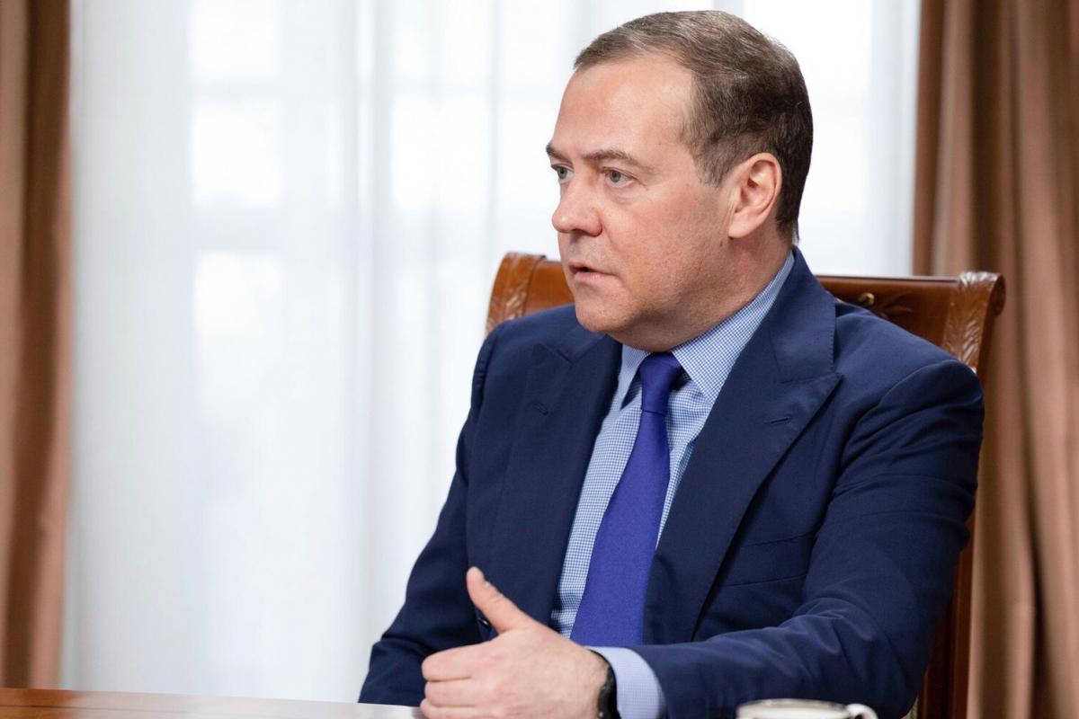 Медведев прокомментировал покушение на Трампа