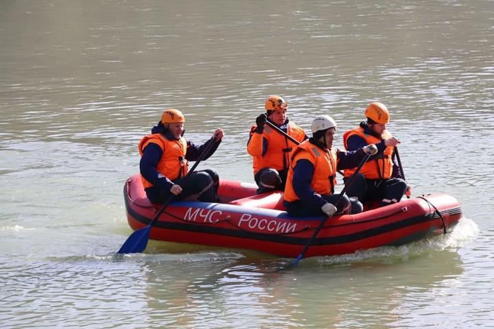 Генеральная репетиция потопа: спасатели Адыгеи эвакуировали «жителей» трех сел за один день