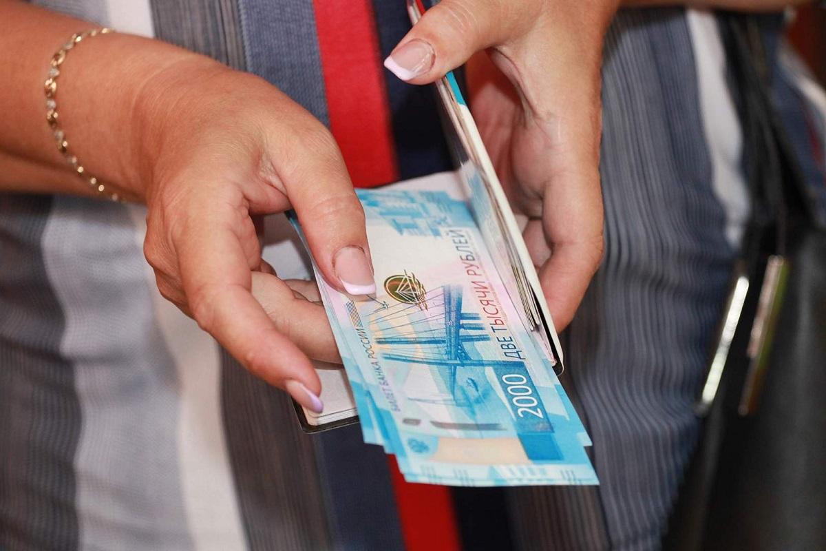 Средняя зарплата россиян выросла за год на 14,5%