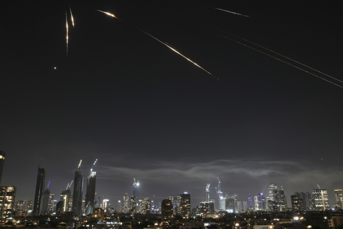 Иран атаковал более 150 целей в Израиле, включая авиабазы