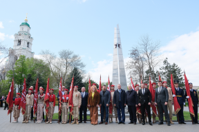 По поручению Игоря Мартынова: первый заместитель Председателя Думы Астраханской области Виталий Гутман принял участие в открытии фотовыставки в честь «Диктанта Победы»