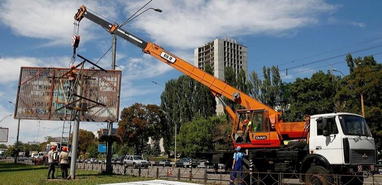 На подъезде к Воронежу снесут 28 незаконных рекламных щитов