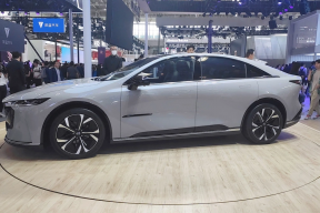 Mazda показала свой новый электроседан в Китае