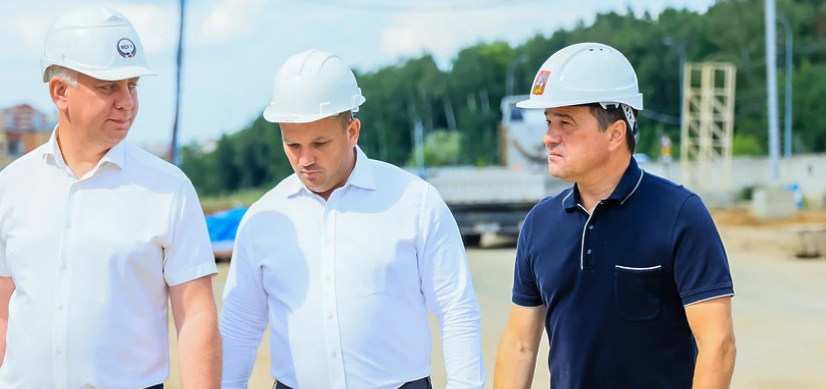 Губернатор МО Андрей Воробьев проинспектировал ход работ на строительстве областной детской больницы в Красногорске