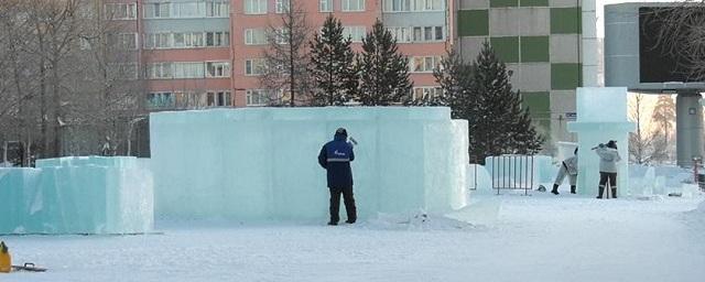 В Ноябрьске выстраивают светящийся ледовый городок из фигур мировых достопримечательностей