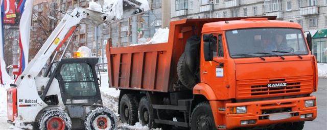 В Челябинске на улицы вывели 200 единиц техники для уборки снега