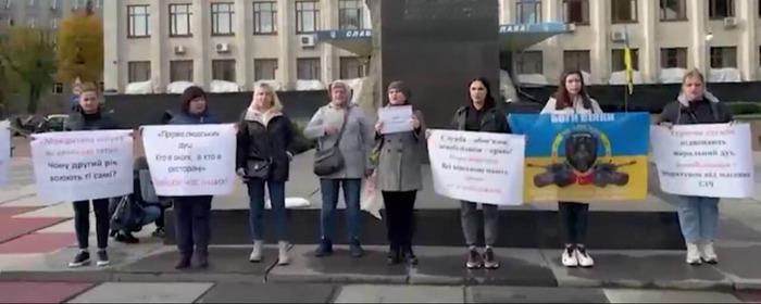 На Украине состоялись митинги с требованием демобилизации военных
