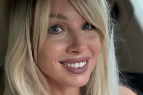 Полина Диброва предстала в образе блондинки на светской вечеринке