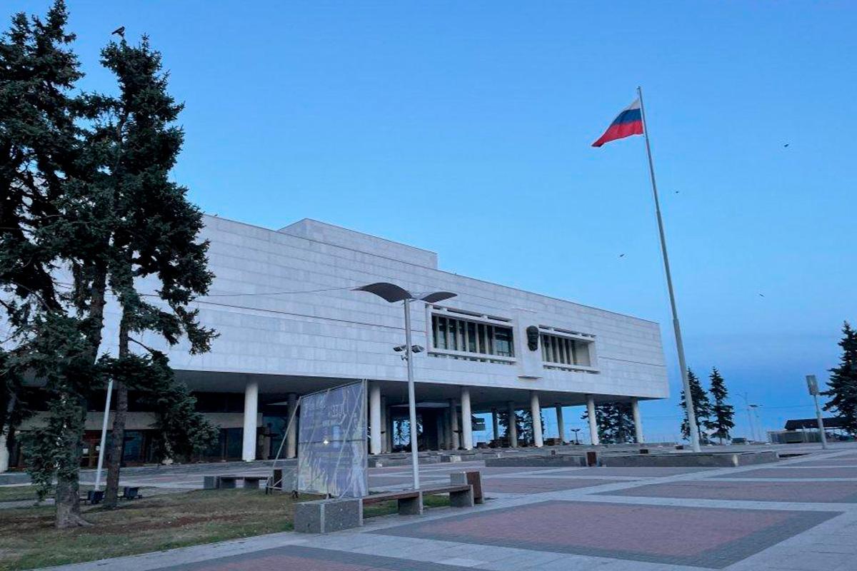 В Ульяновске определились с судьбой елей в центре города