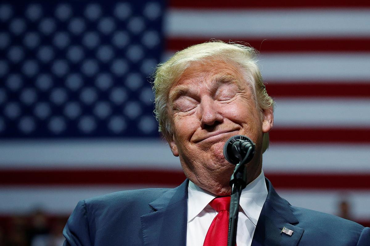 «Убедитесь, что двери закрыты»: Трамп дал совет Макрону и его супруге