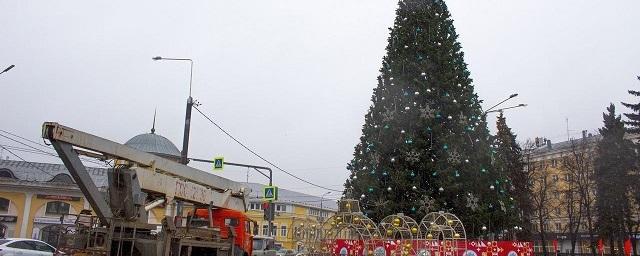 В Рязани стартовал демонтаж новогодних елок