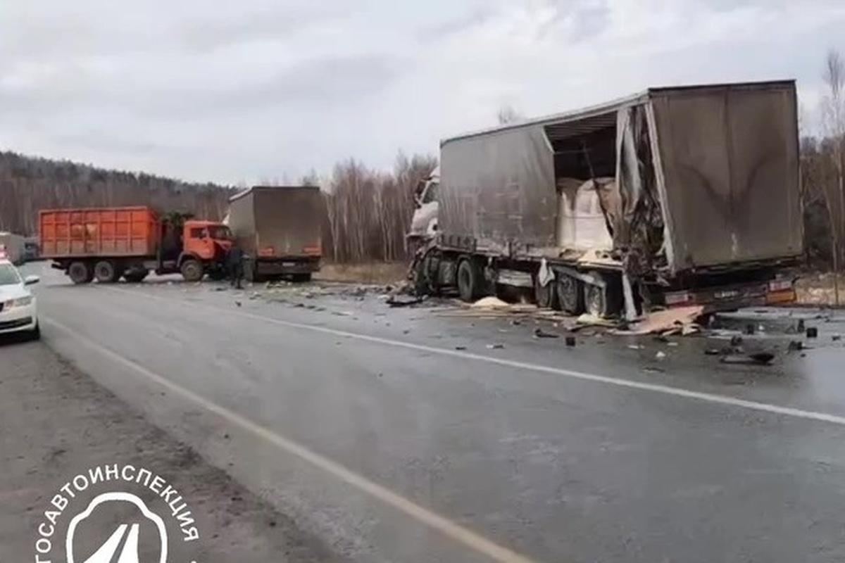 В Челябинской области из-за гололеда столкнулись несколько грузовиков