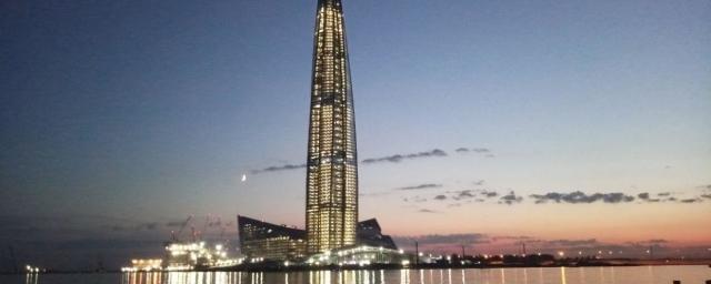 Временную эстакаду возводят у «Лахта Центра» в Петербурге