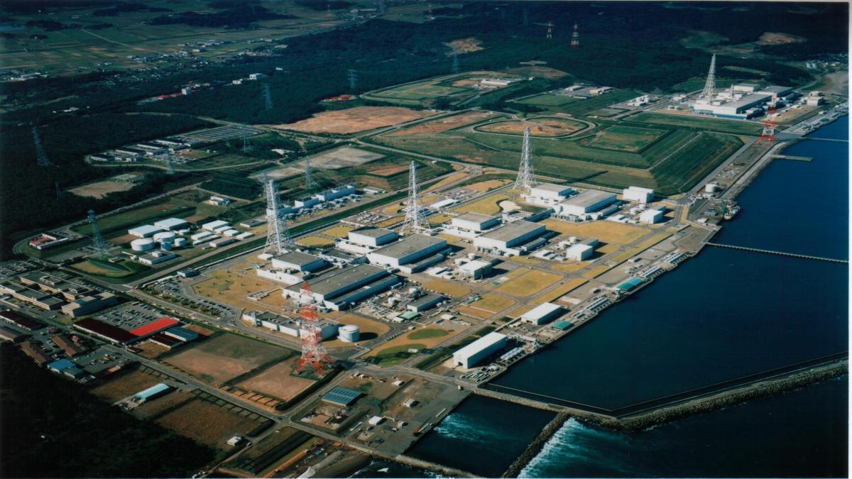 Власти Японии заверили в безопасности слива радиоактивной воды в океан
