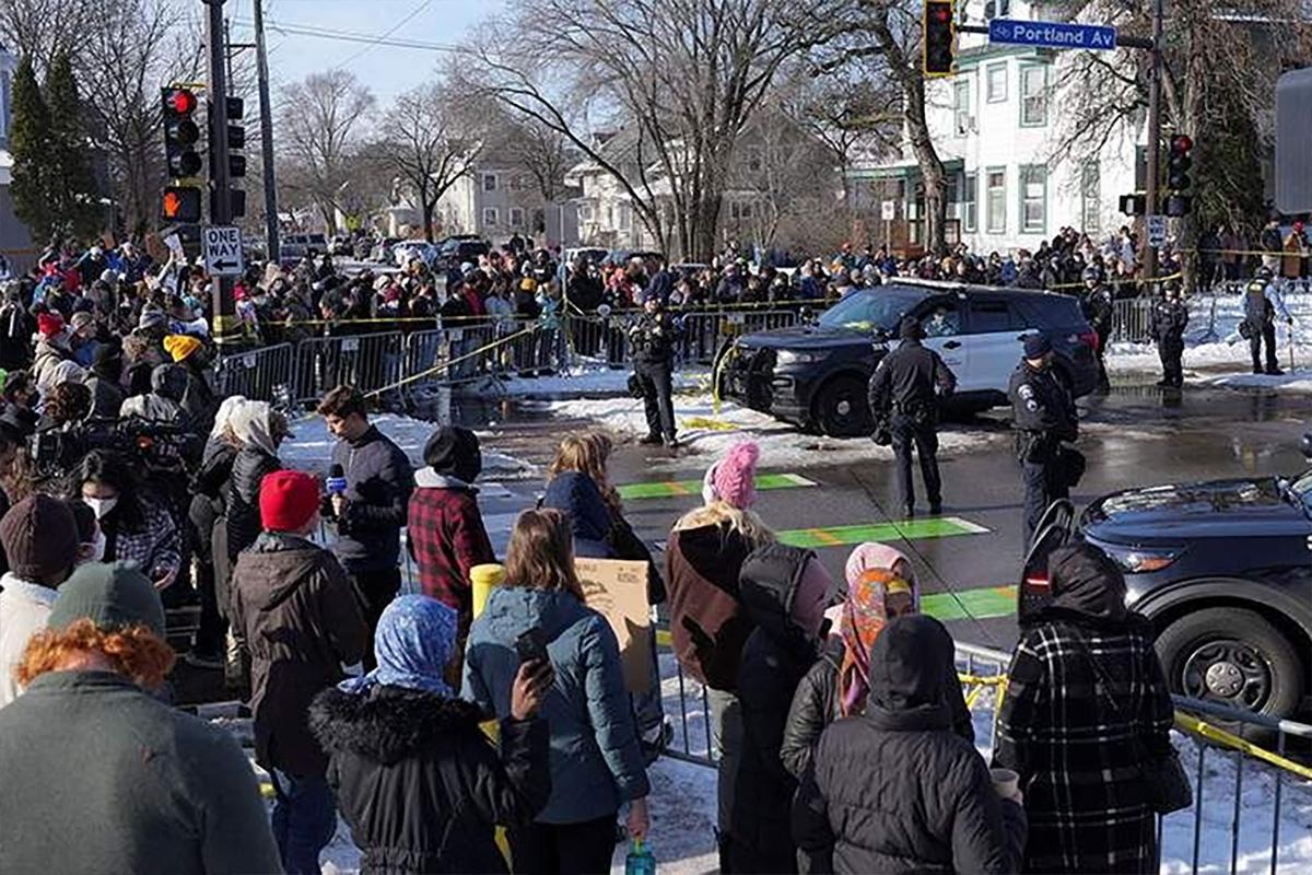 В Миннеаполисе начались массовые протесты после убийства женщины агентами ICE