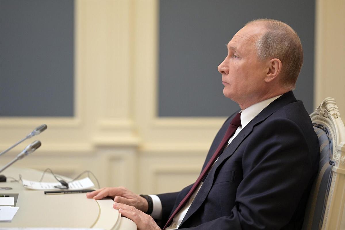 Путин получил доклады об освобождении двух городов