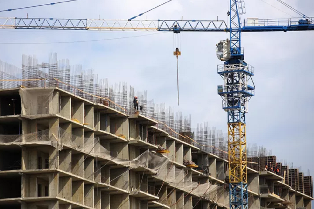 Стало известно, сколько квадратных метров жилья планируют ввести в Омске