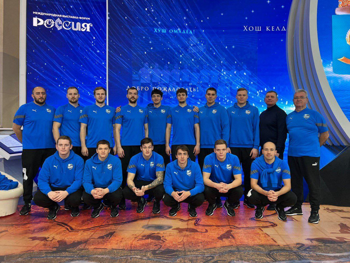 Посетители выставки «Россия» на ВДНХ сделали чемпионскую зарядку вместе астраханскими ватерполистами