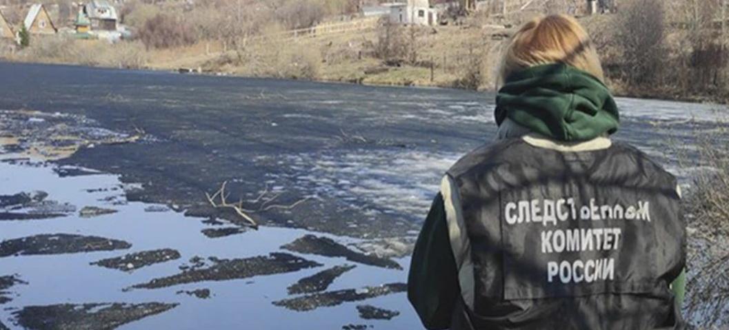 В Новокузнецке двое детей провалились под лед, девочка погибла