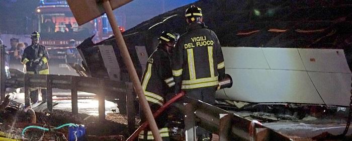 В Италии установили личности всех жертв падения автобуса с эстакады