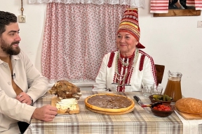 «Гастротур» в Мордовии: телеведущий Александр Пушков оценил конопляный пирог и баранью голову