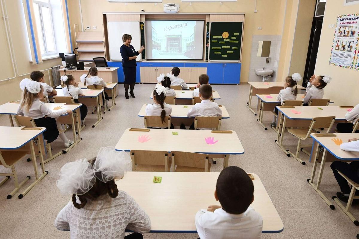 Минпросвещения: учебный день в школах не может заканчиваться позже 19:00