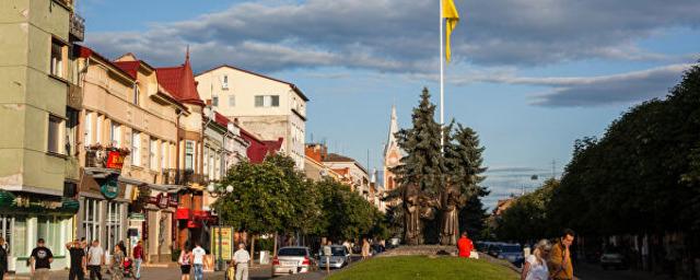 Венгрия отзывает паспорта, выданные украинцам