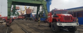 В Архангельске в трюме грузового судна произошел пожар