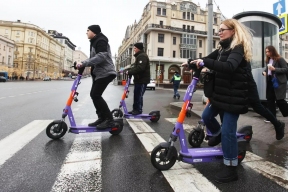 В Красноярске женщины стали чаще ездить на электросамокатах