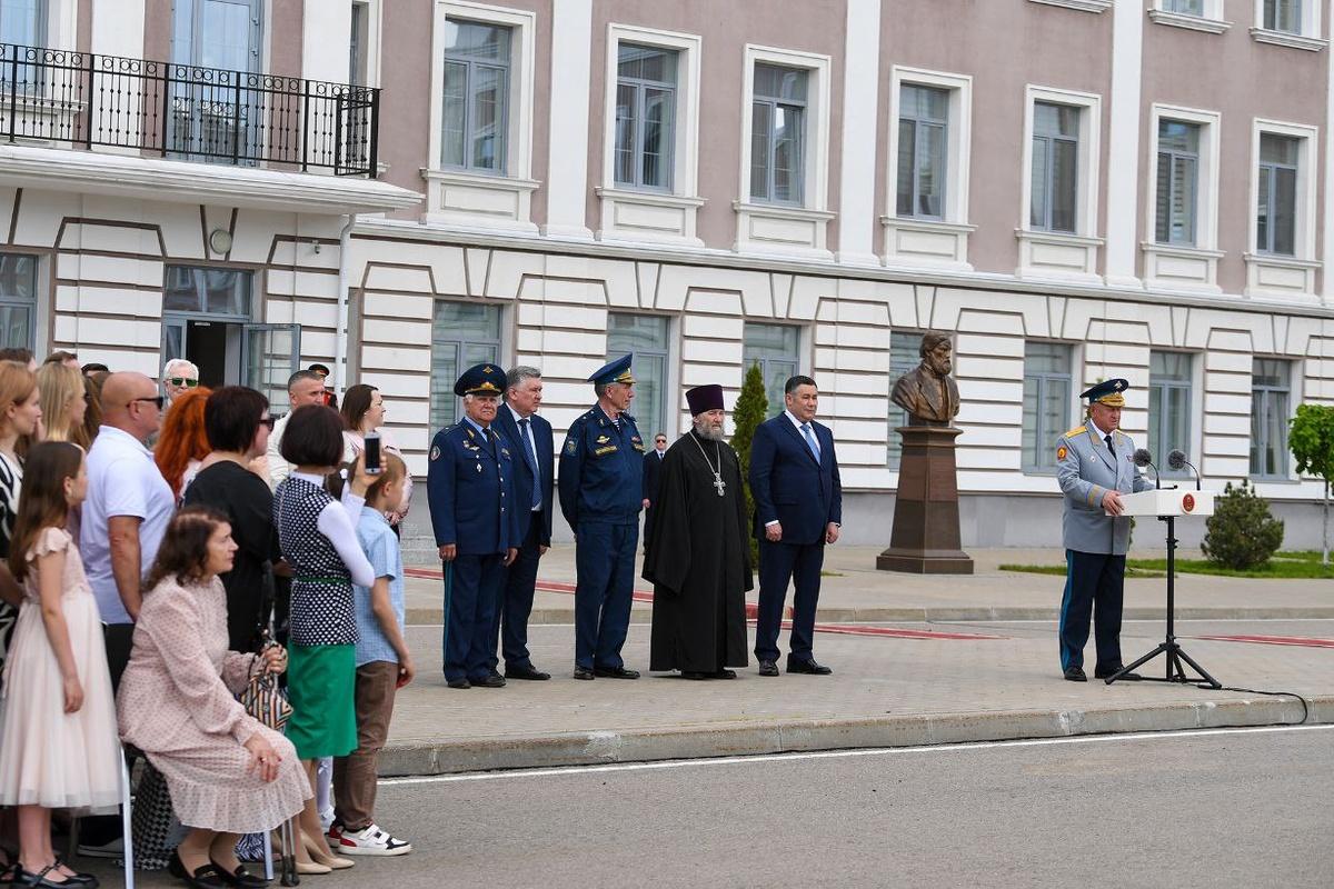 Губернатор Игорь Руденя поздравил выпускников Тверского суворовского военного ордена Почета училища