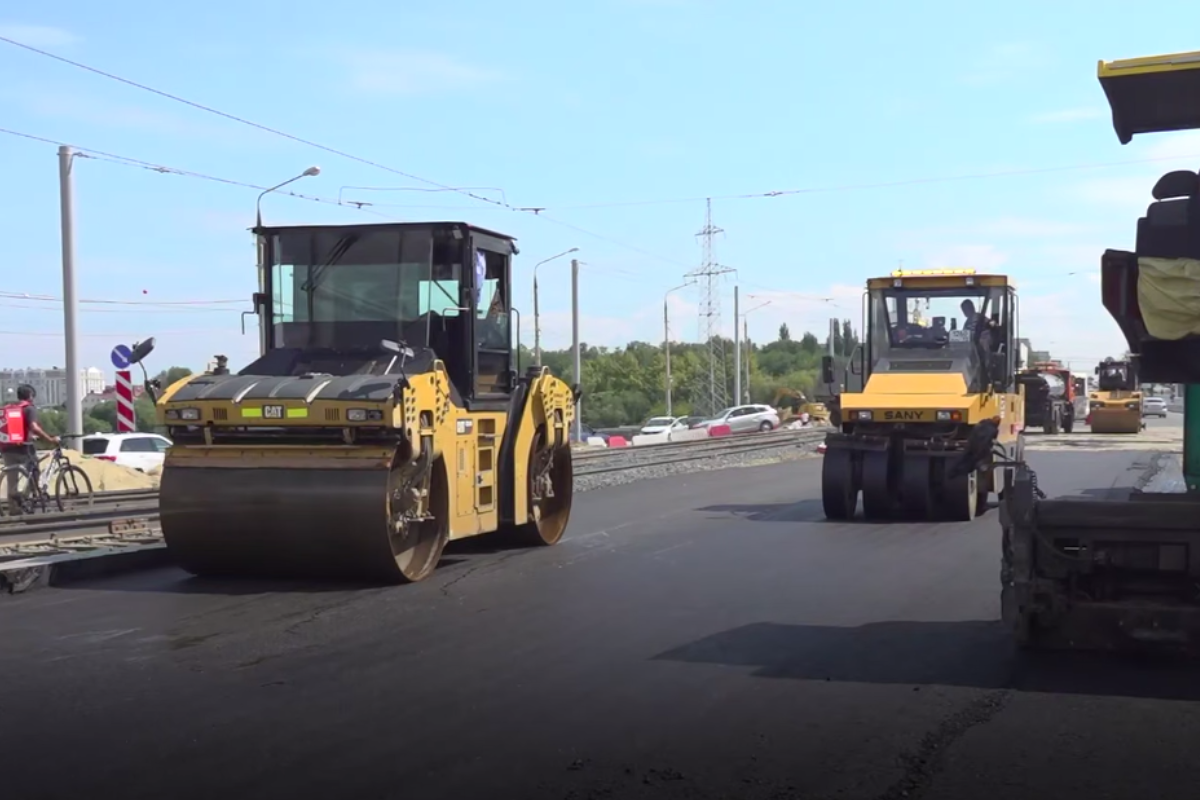 Мэр Ульяновска Александр Болдакин поставил задачу оперативно заасфальтировать правую сторону моста по улице Минаева
