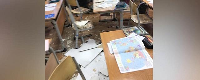 На школьников в Архангельске упал кусок штукатурки во время уроков