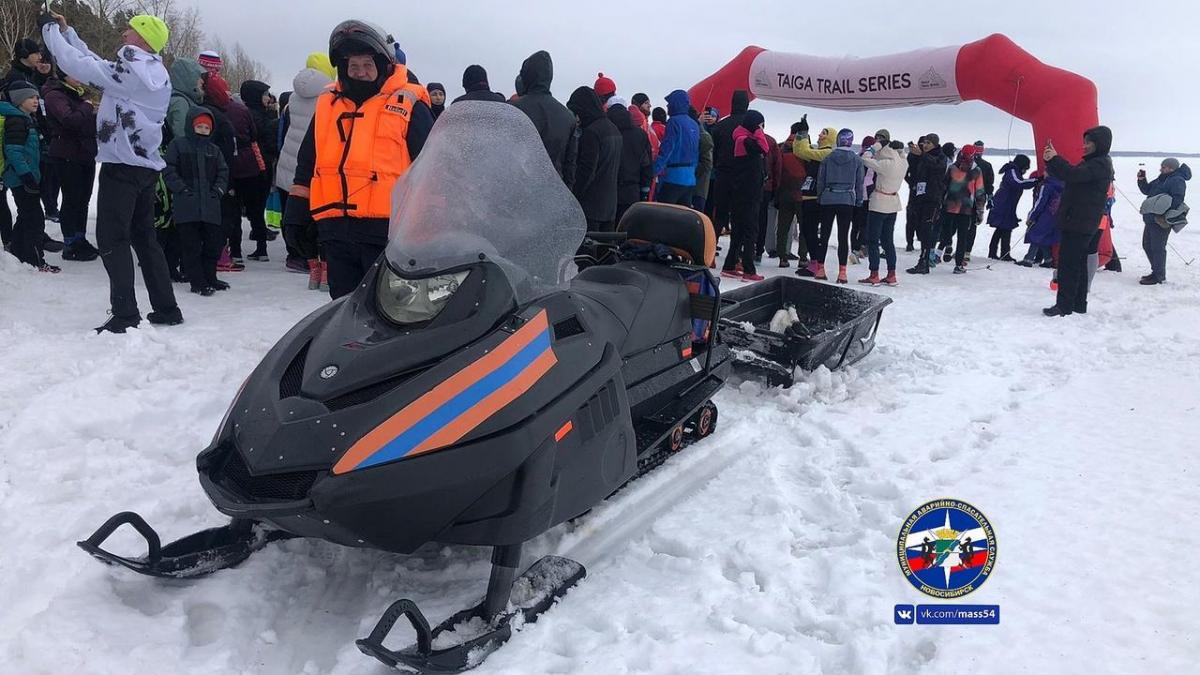На Обском водохранилище под лёд провалился фотокорреспондент во время забега на 8 Марта