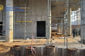 Двое рабочих в Москве упали с высоты на стройке и погибли