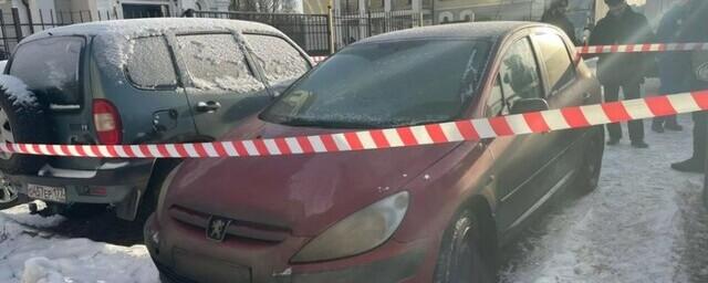 Тело 30-летней женщины с огнестрельным ранением обнаружили в автомобиле на востоке Москвы