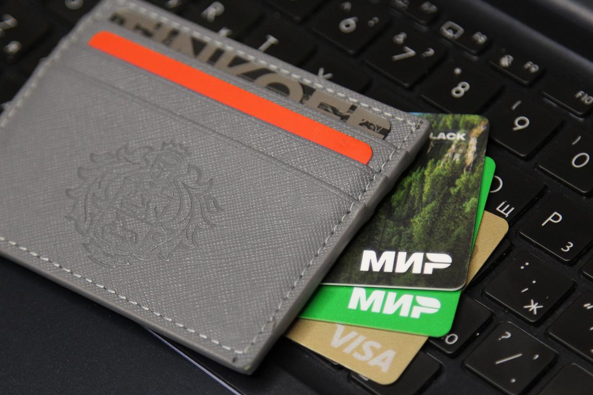 Несовершеннолетняя жительница Коми похитила деньги с карты и отделалась штрафом