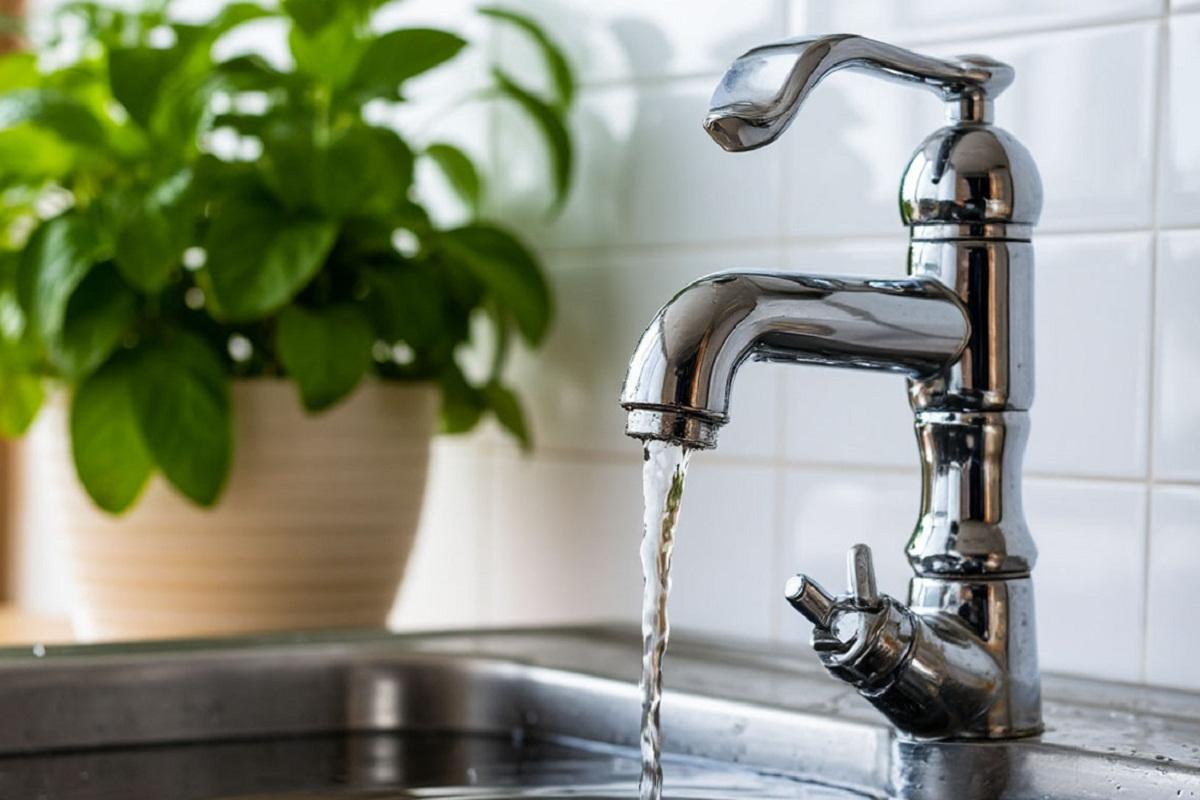 Роспотребнадзор признал воду из-под крана в Вологде опасной для здоровья