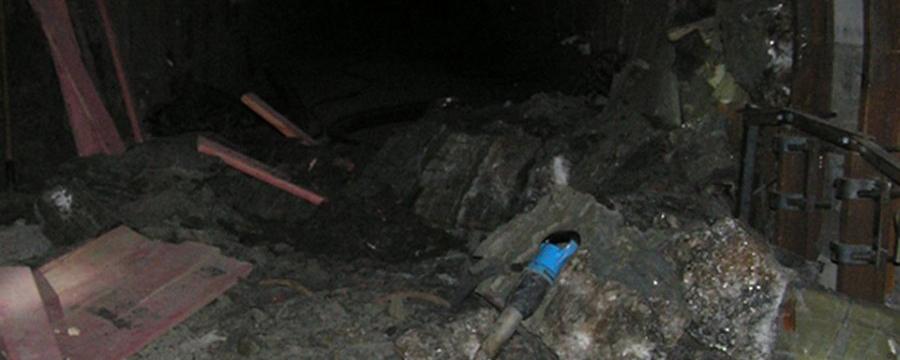 В Туве спасатели обнаружили тело горняка погибшего в обвале шахты
