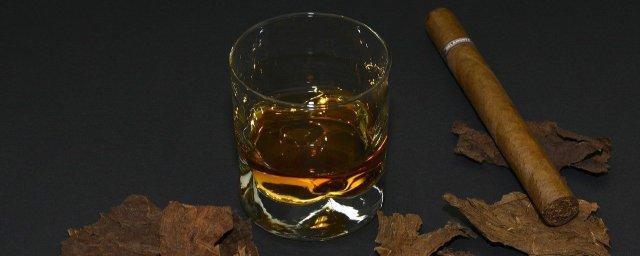 Росстат подсчитал расходы россиян на табак и алкоголь